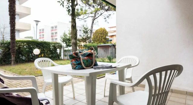 Luminous Apartment With Garden, Prenota Appartamento Hotel a Veneto con parcheggio, Parcheggio