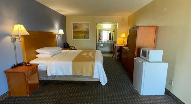 Standard Zimmer Days Inn by Wyndham Salina South