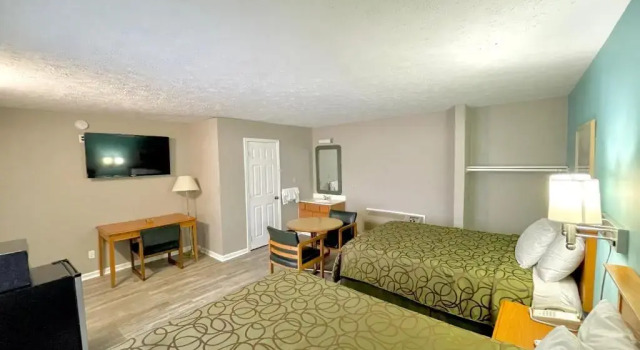 Четырёхместный номер Standard Overton Motel