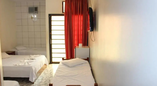 Четырёхместный номер Standard Bica Pau Hotel