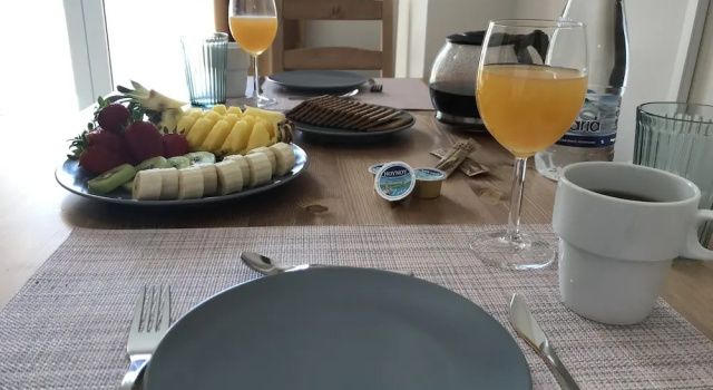 Четырёхместный семейный номер Standard с балконом и с видом на горы Omega Comfy Apartments