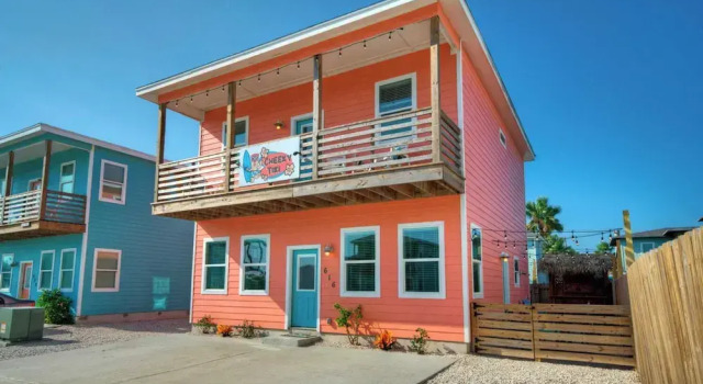 Коттедж Backyard Tiki Bar, Walk to the Beach, Pool Cabana Cheeky Tiki by Avantstay