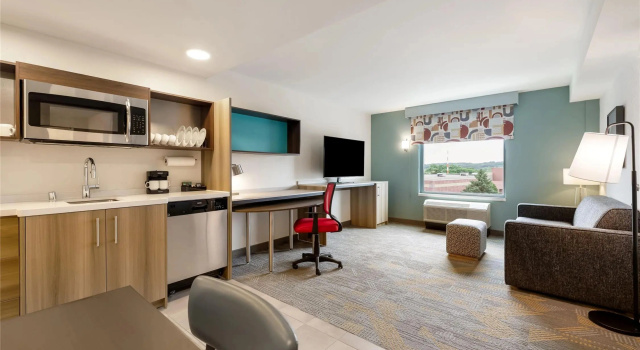 Двухместный люкс c 1 комнатой Home2 Suites By Hilton Madison East