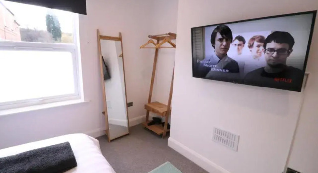 Amaya Six - Beautifully renovated with the latest tech & FAST Wi-Fi