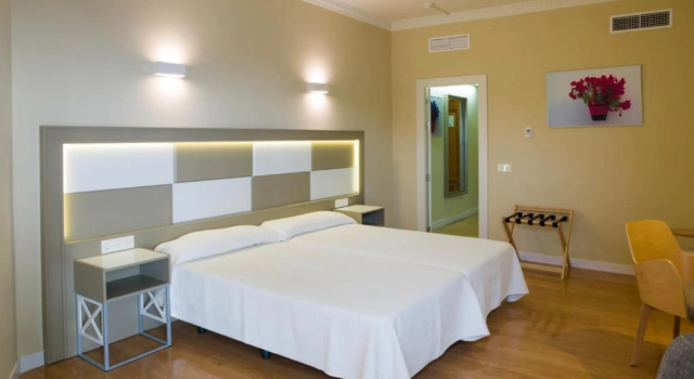Hotel Monarque Torreblanca, Забронировать Отель Отели Малаги - центра с бассейном, Бассейн