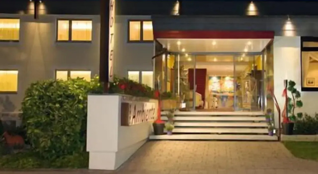 Hotel Ambiente, Забронировать Отель Отели Бад-Беллинген с парковкой, рядом с Курортный парк Бад-Беллингена, Парковка