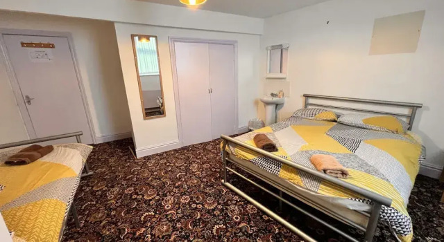 Трёхместный номер Standard Castle Lodge Guest House 86-88 Sheil Rd L6 3AF