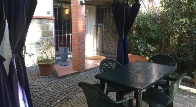 Old Town in the green: Federico's apartment., Book Apartment Hotels in Florence with Parking, Parking
