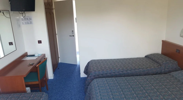 Четырёхместный номер Standard Hotel Olympia