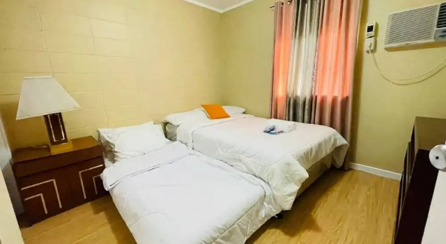 House w 3 Bedrooms And 3 Baths - Free Parking