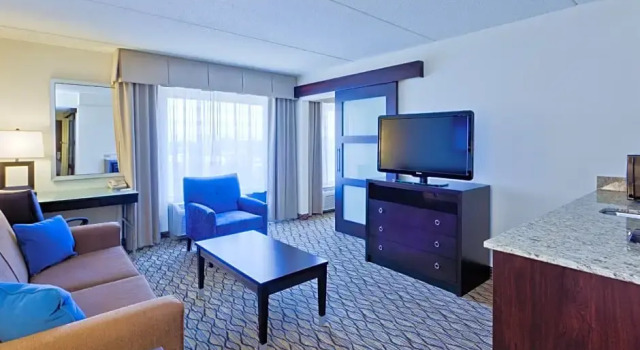 Двухместный люкс c 1 комнатой Holiday Inn Express Baltimore BWI Airport West by IHG