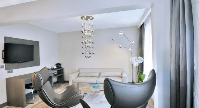 Полулюкс Hotel Agenda Louise