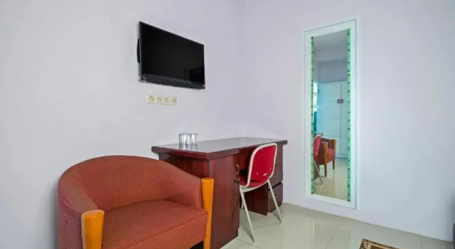 Двухместный номер Standard RedDoorz Plus @ Guntur Raya Setiabudi