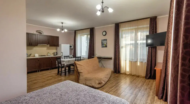 Gueshouse on Dekabristov 27