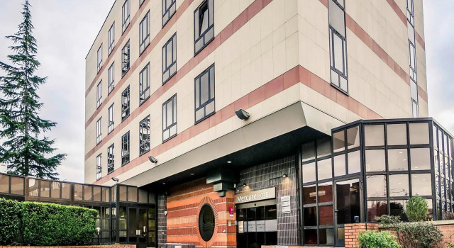Mercure Cergy Pontoise Centre, Varaa Hotelli Hotellit Val d'Oise pysäköinnillä, Pysäköinti