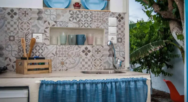 PERIVOLI 4-CHORA(5min away from the center by car)