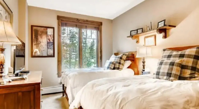Luxury 2 Bedroom Mountain Vacation Residence With Hot Tub, Pool, and Easy Access to Ski Slopes, Rezerwuj Hotel Hotele w Vail Ski z basenem, Basen
