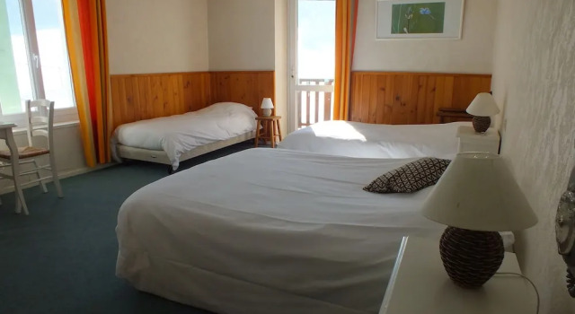 Четырёхместный номер Comfort с балконом Hotel La Prairie