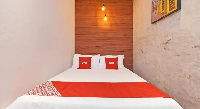 Номер Deluxe OYO 90662 The 1975 Hotel