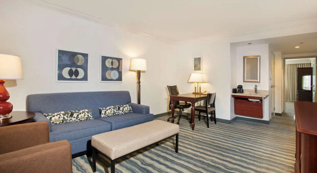 Люкс Embassy Suites by Hilton Tampa Brandon