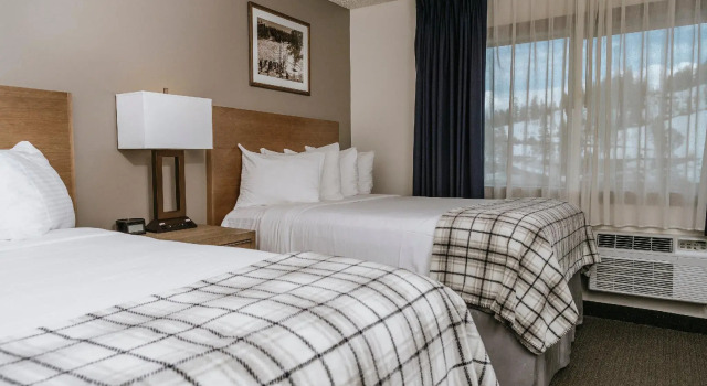 Четырёхместный номер Standard Mammoth Mountain Inn