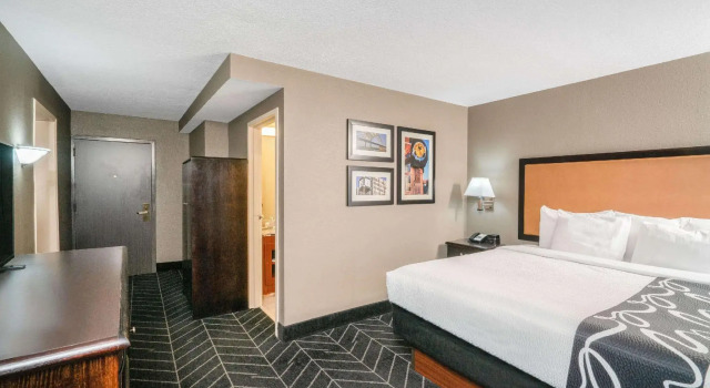 Двухместный семейный люкс Deluxe La Quinta by Wyndham Memphis Airport Graceland