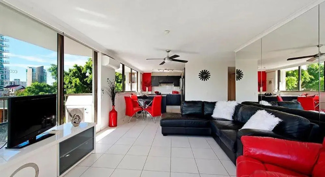 Holiday Resort Apts in Surfers Paradise, Забронировать Курортный отель Отели Голд-Кост с бассейном, рядом с LAN SPA, Бассейн