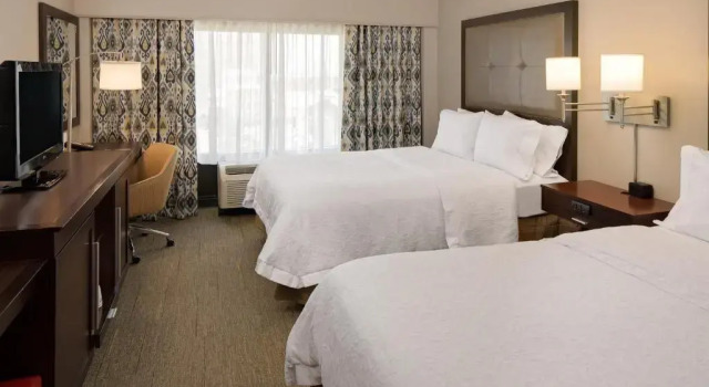 Четырёхместный номер Standard Hampton Inn Louisville Downtown