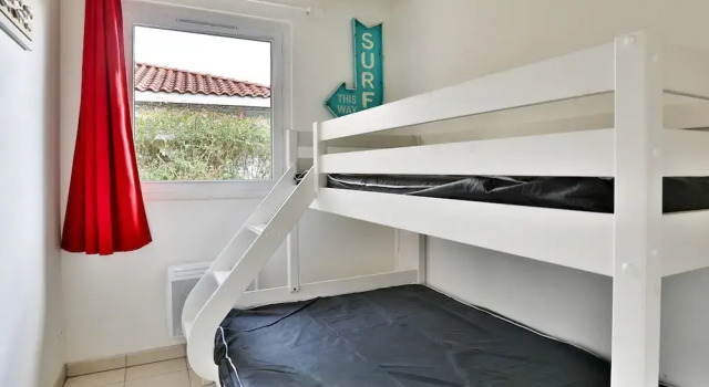 Stylish Villa in Parentis-en-born