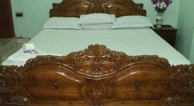 Royal Guest House, Buchen Sie Pension Hotels in Westbengalen mit Parkplatz, Parkplätze