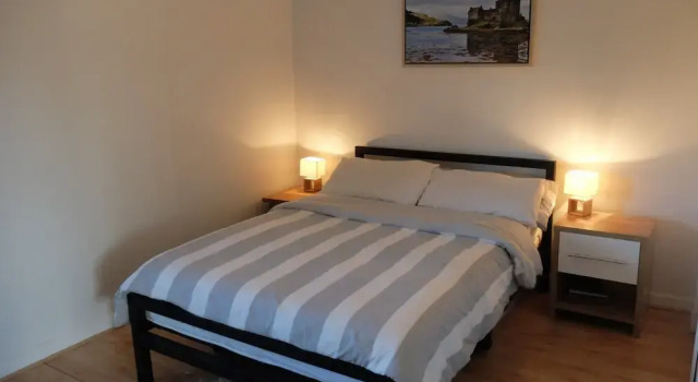 Sunny Flat W/parking Near Royal Botanic Garden, Забронировать Отель Отели Эдинбурга 3 звезды, рядом с Памятник Вальтеру Скотту, 3*