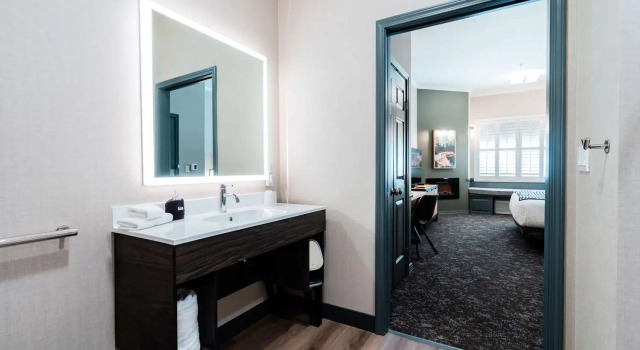 Двухместный номер Standard Hotel NoBo Cascade, Tapestry Collection by Hilton