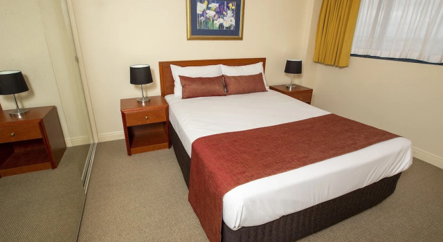2 soveværelser i Deluxe lejlighed med altan Springwood Tower Apartment Hotel