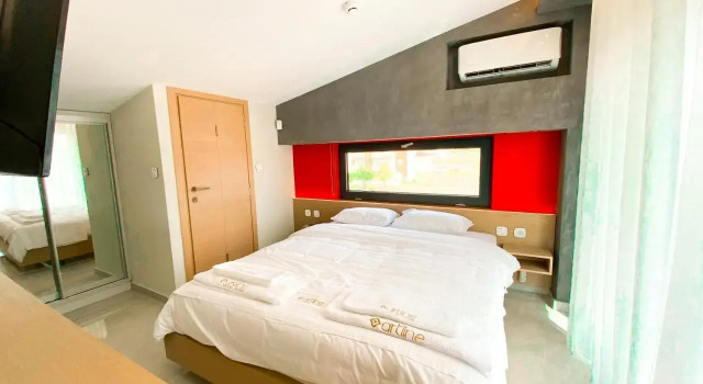 Artline Luxury Suites, Book Hotel Flogita 