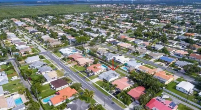 Коттедж Entire House - 5 Minutes to the Beach and FLL Airport