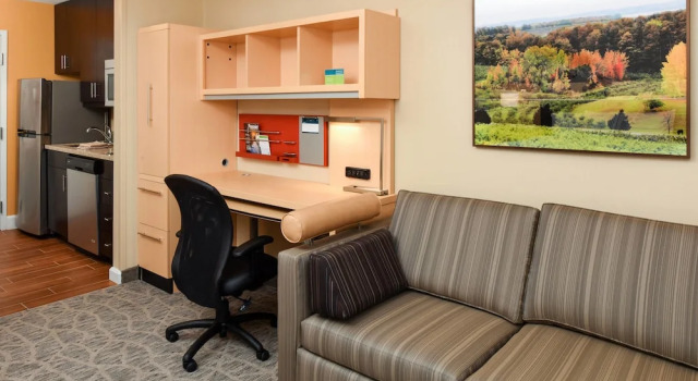 Четырёхместная студия TownePlace Suites by Marriott Detroit Commerce
