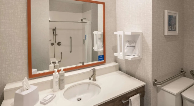 Четырёхместный люкс Hampton Inn & Suites Huntington Downtown, Ny