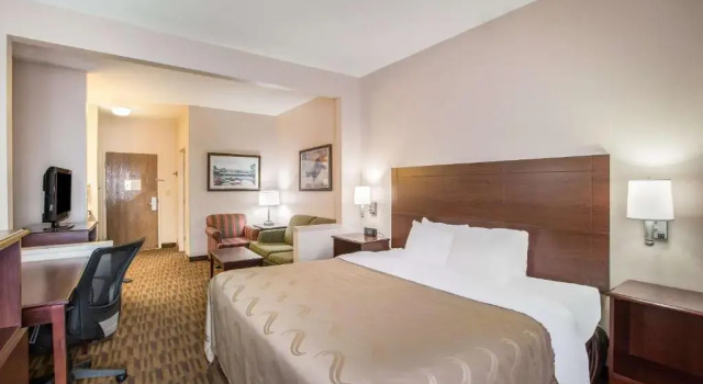 Люкс Quality Inn & Suites Lawrence - University Area