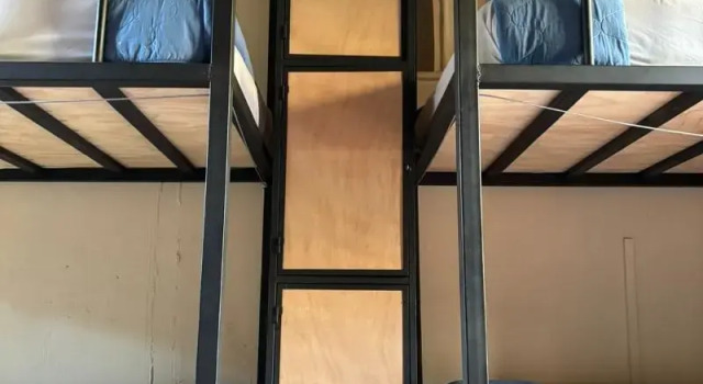 Кровать в общем номере Volko Party Hostel