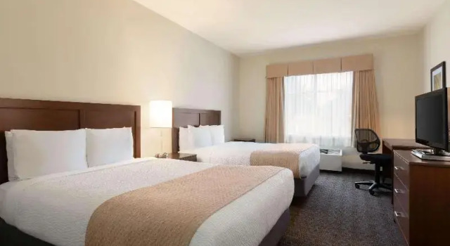 Двухместный номер Standard Days Inn by Wyndham Ottawa Airport