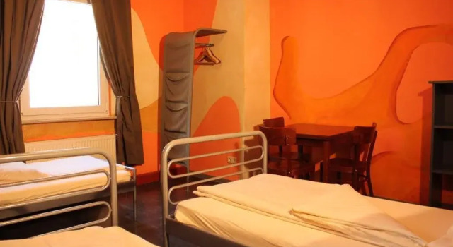 Hostel Alex 30, Забронировать Хостел Отели Штутгарта с парковкой, рядом с Церковь Стифтскирхе, Парковка