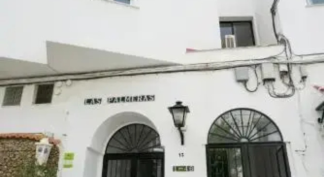 Palmeras 6 Menyber, Забронировать Отель Нерха Axarquía, рядом с Tuesday Market