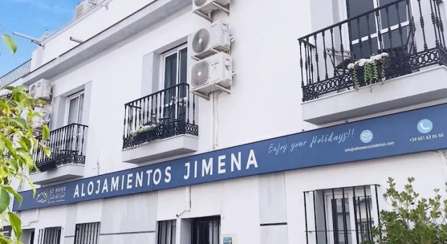 Estudio Burriana Jimena by At Home Costa del Sol, Varaa Huoneisto Nerja Axarquía
