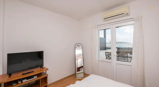 Apartments and Rooms Mare, Забронировать Апартаменты/квартира Отели Водице с парковкой, рядом с Частный Пляж Отеля «Кристина», Парковка