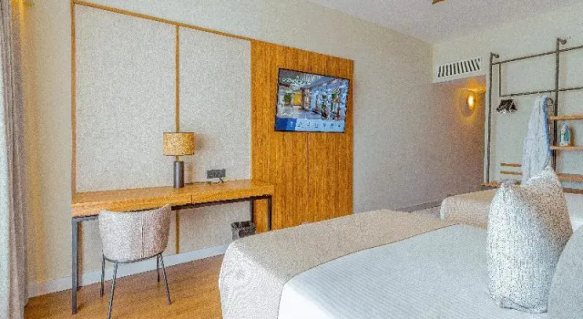 Четырёхместный номер Standard с балконом Santo Domingo Bay Convention Resort & Casino