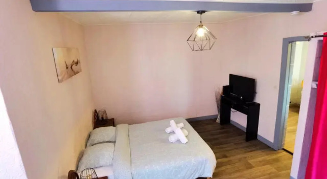 Appartement T1 bis quartier du château de Pau, Забронировать Апартаменты/квартира Отели По с парковкой, рядом с Стадион Pau-Pyrenees Whitewater, Парковка