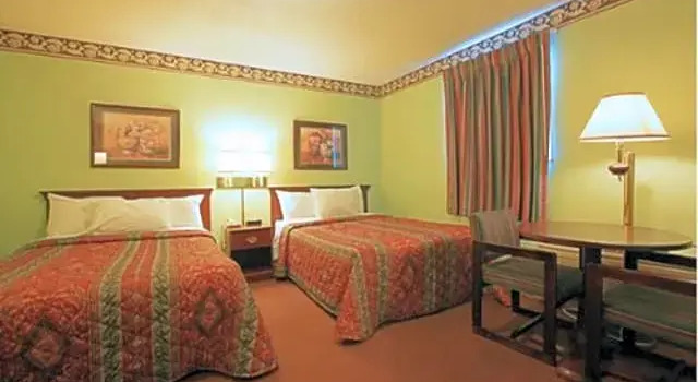 Standard Vierer Zimmer Regency Inn