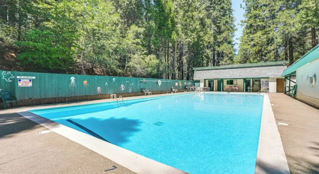 Коттедж Hike, Swim, Golf: Family Retreat in Arnold!