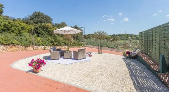 Апартаменты Figaro Vrsar with Pool and Garden for 4 Persons