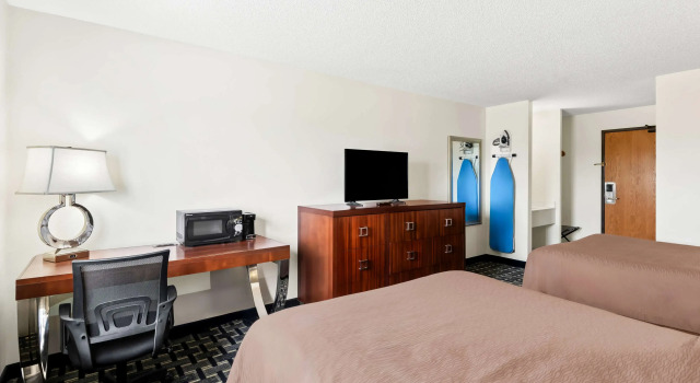 Четырёхместный номер Standard SureStay Hotel by Best Western Manchester